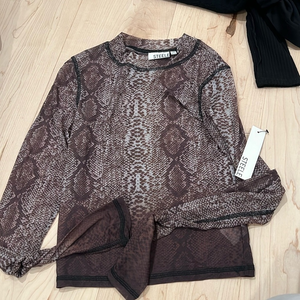 Steele top